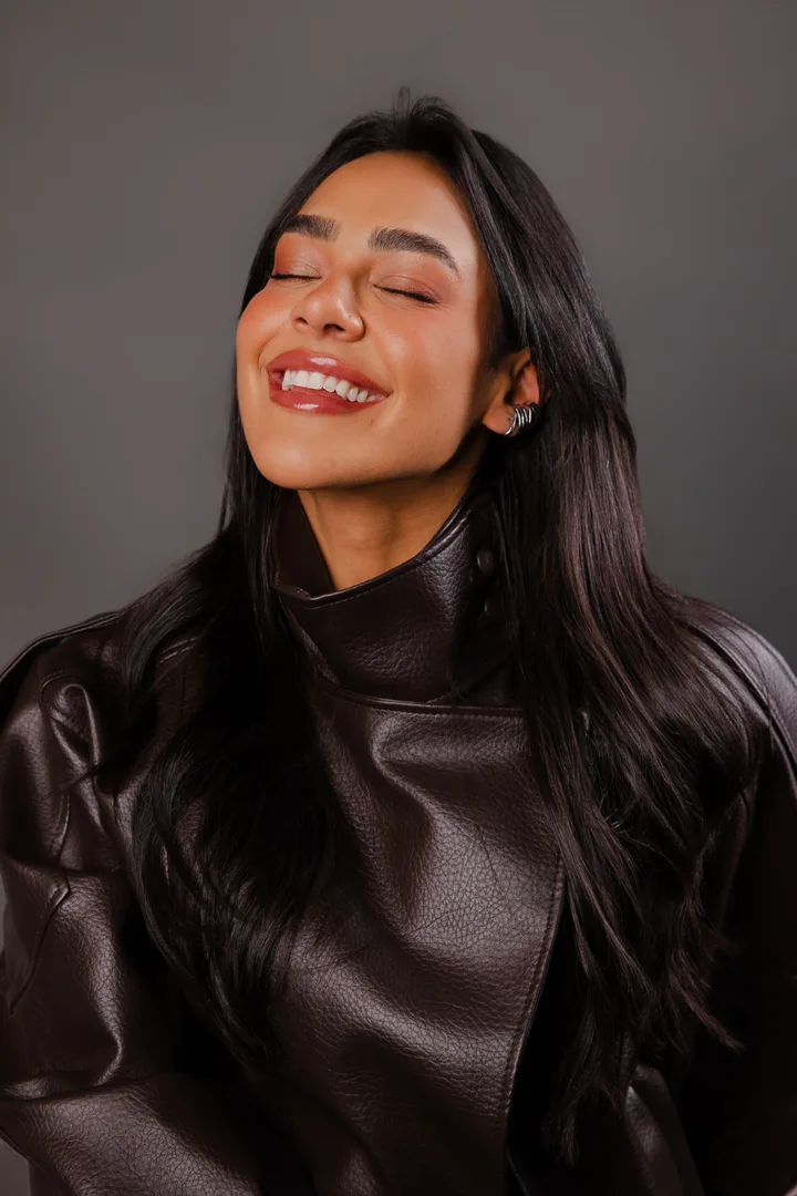 Retrato sorridente da Dra. Karolyna Ribeiro